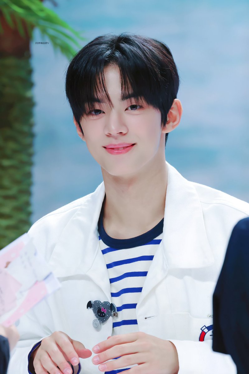 doughnut0130's tweet photo. 240831 뮤직플랜트

😬🙌🏻

#천재똥강아지 #DOHOON #도훈 
#TWS #투어스 #ドフン #トゥアス https://t.co/eSFws8waNn