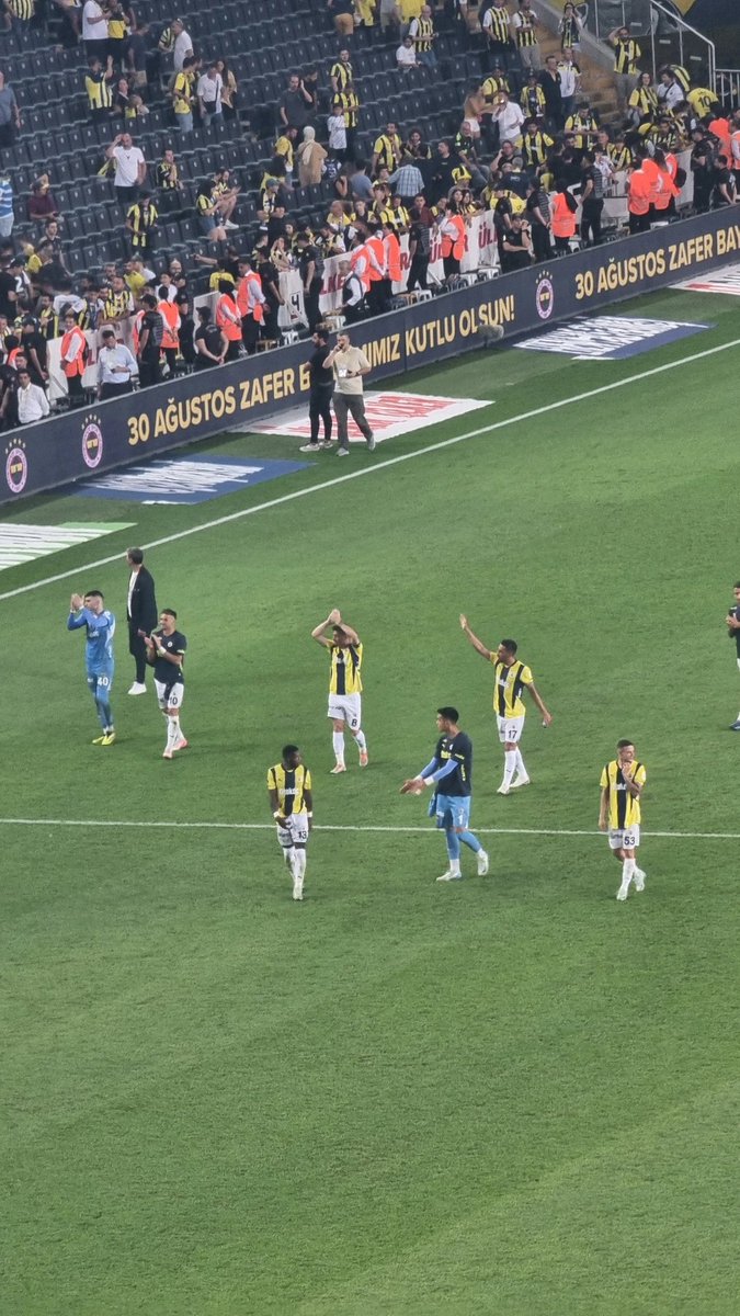 Grappe__'s tweet photo. 💙💛 https://t.co/Zn74HBe8As