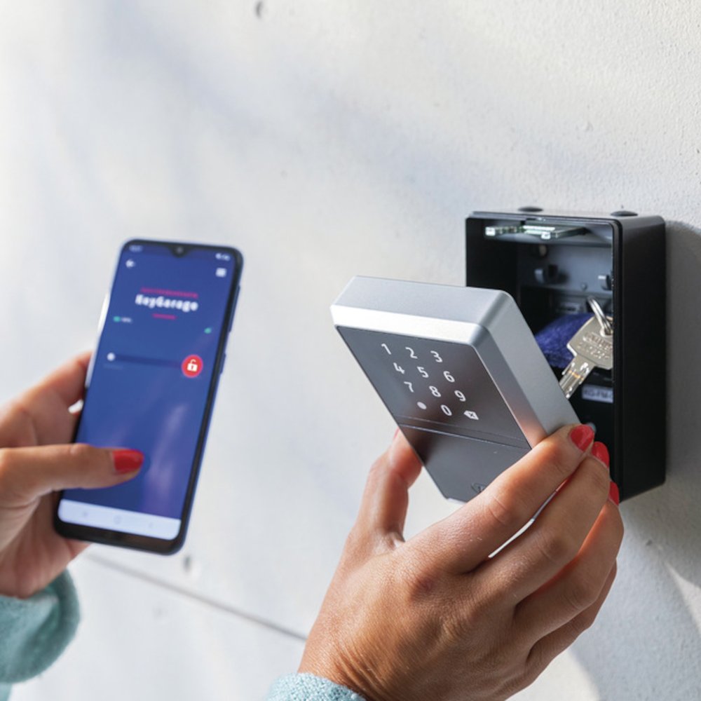 AldridgeSec's tweet image. 🔒📱 Secure your keys with the ABUS 787 Smart Bluetooth Key Garage! Manage access via smartphone for convenience and security. More info: aldridgesecurity.co.uk/abus-0319-abus… #SmartSecurity #ABUS #KeyStorage