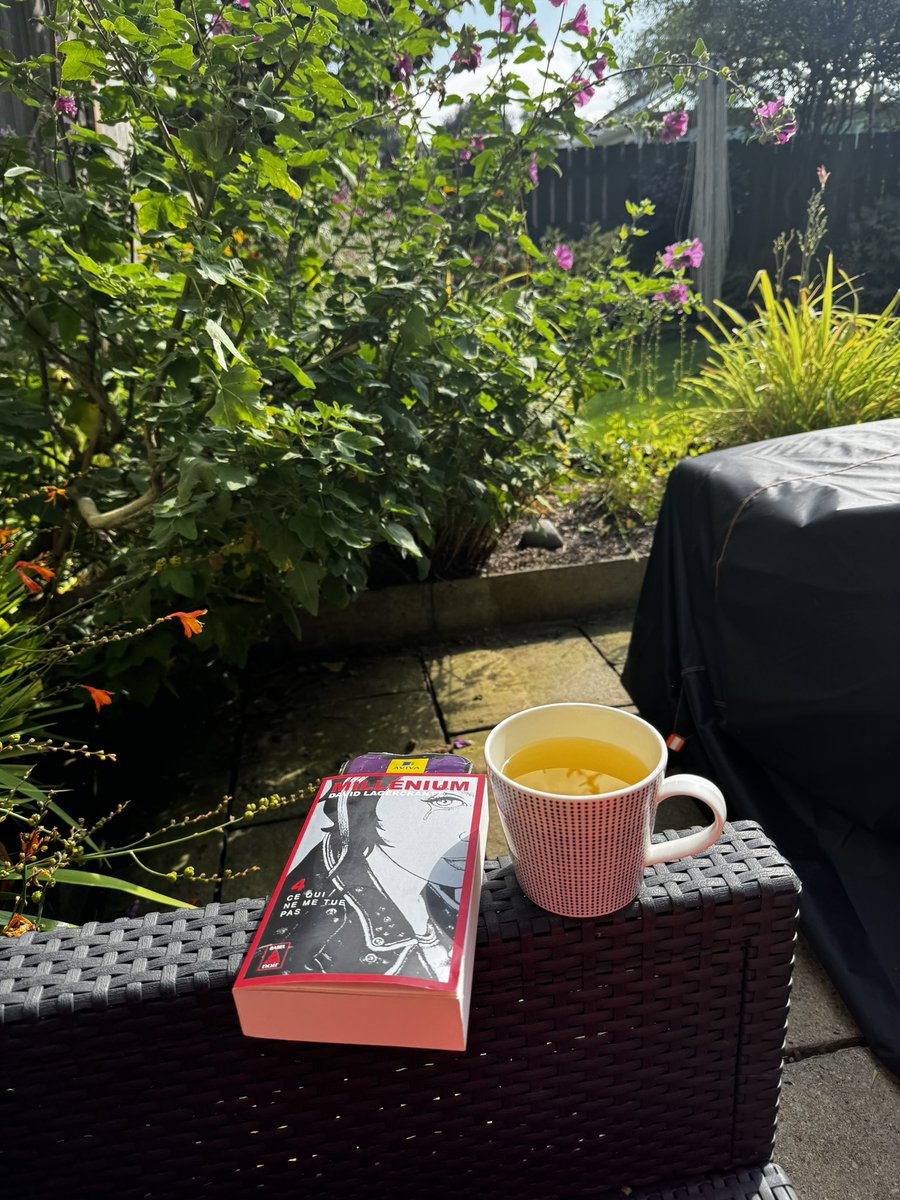 ELLEphonine's tweet image. Grim up norff. #CosmoSummer