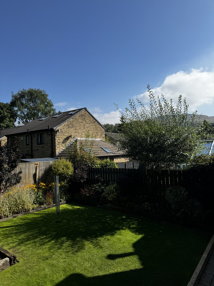 ELLEphonine's tweet image. Grim up norff. #CosmoSummer