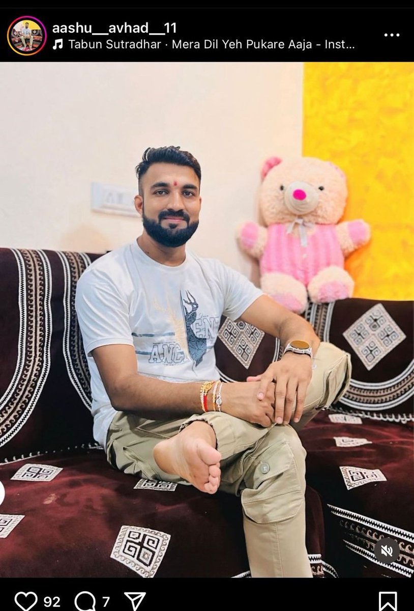 zoo_bear's tweet image. Update: One of the accused is identified as Aashu Avhad. Son of SRPF ( Special Reserved Police Force). They were all travelling to give a police exam in Mumbai. The accused are currently detailed ( Not arrested). The Victim has not filed a complaint yet. Police are trying to…