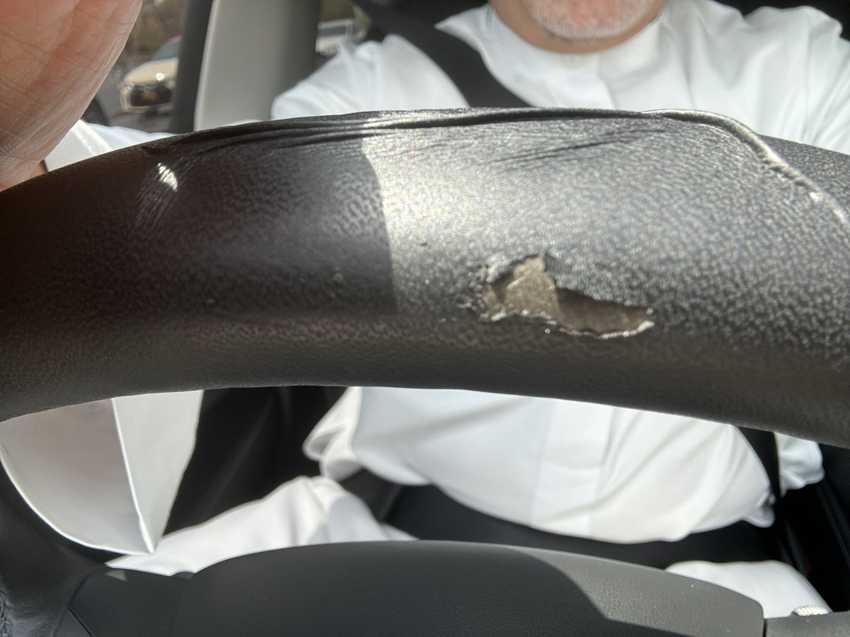 MohammedAlgorab's tweet photo. This my Tesla after 2 years of used and they not willing to admit this is a manufacture issue with low quality of materials used on this car , I have used economic car for 8 years without such issue like this why? They car about quality materials used #Tesla @elonmusk https://t.co/gcb6b7rGNh