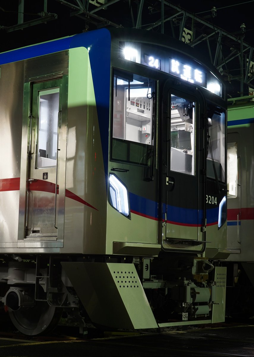 京成電鉄3200形
本格的な試運転が開始される前の綺麗な状態でお披露目会が実施されました