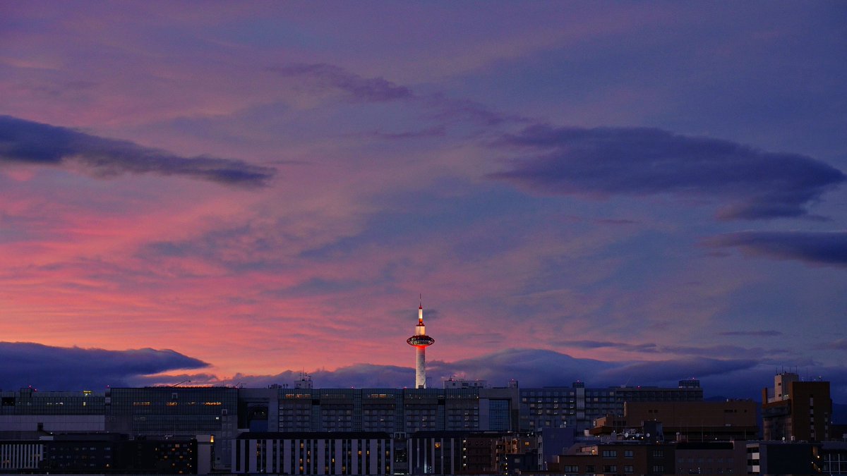 kyolens's tweet photo. 今日の夕焼けはまじで東西南北満天の炎でした。（写真はタイムラプスビデオからのカット） https://t.co/dFr58DjYBY