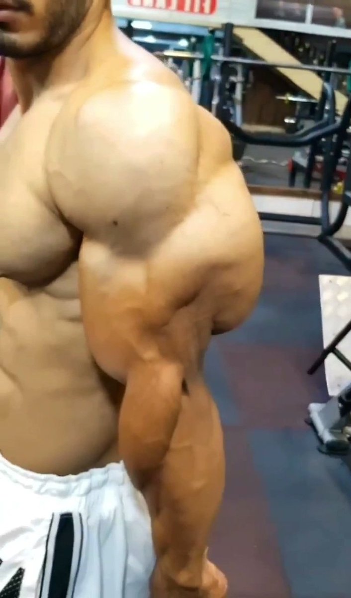 This is pure triceps porn. Insane.