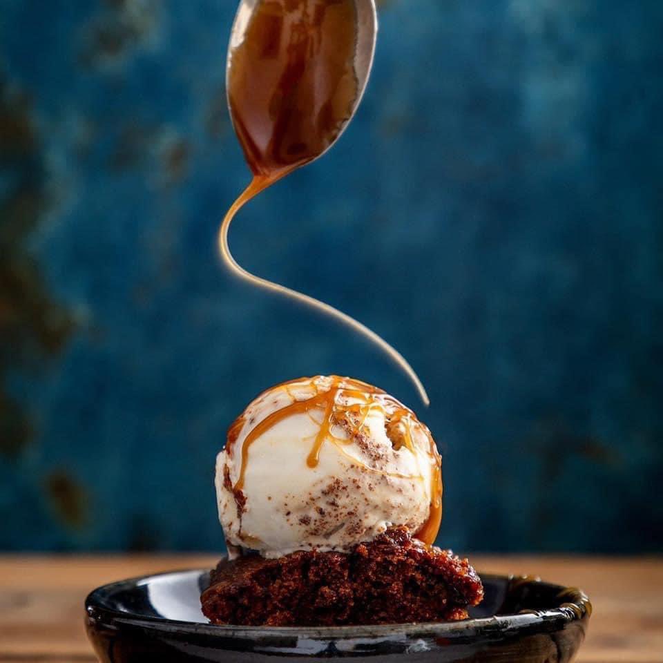 It looks like summer is here for a couple of days, delay putting your BBQ away and get a STP warming in the embers and add a dollop of ice-cream 😋

#BBQ #Cartmel #stickytoffeepudding #icecream #warmontheembers #bbqinaugust #autumniscoming