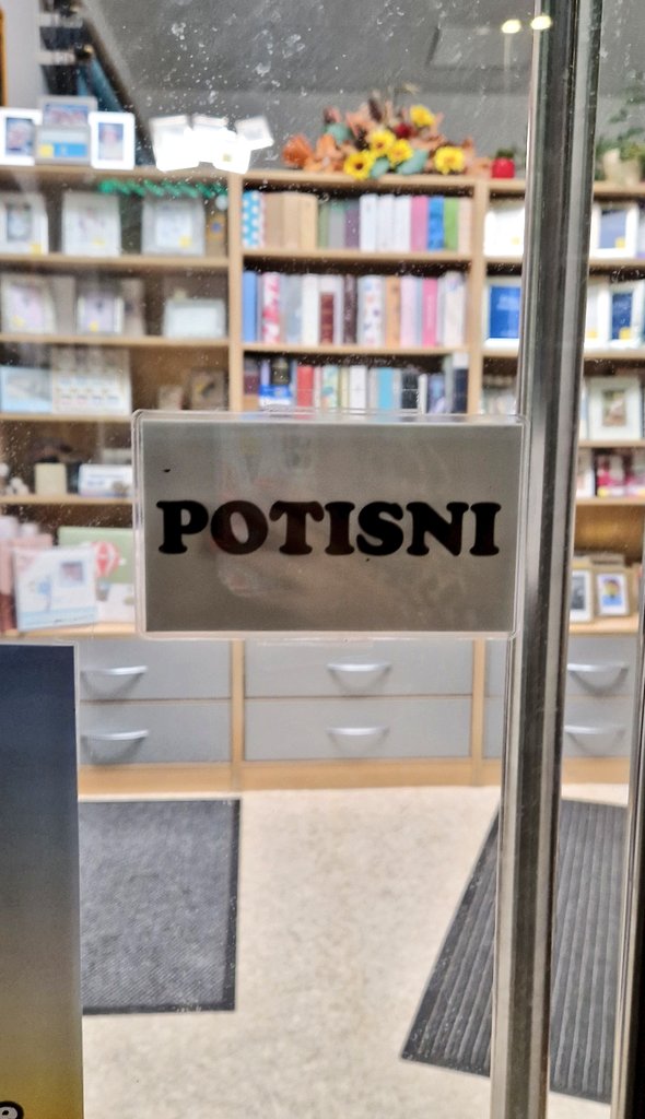 honi_horrible's tweet photo. niko nista:
ja svom mozgu svakih 17 minuta: https://t.co/pAT6h4e4lE