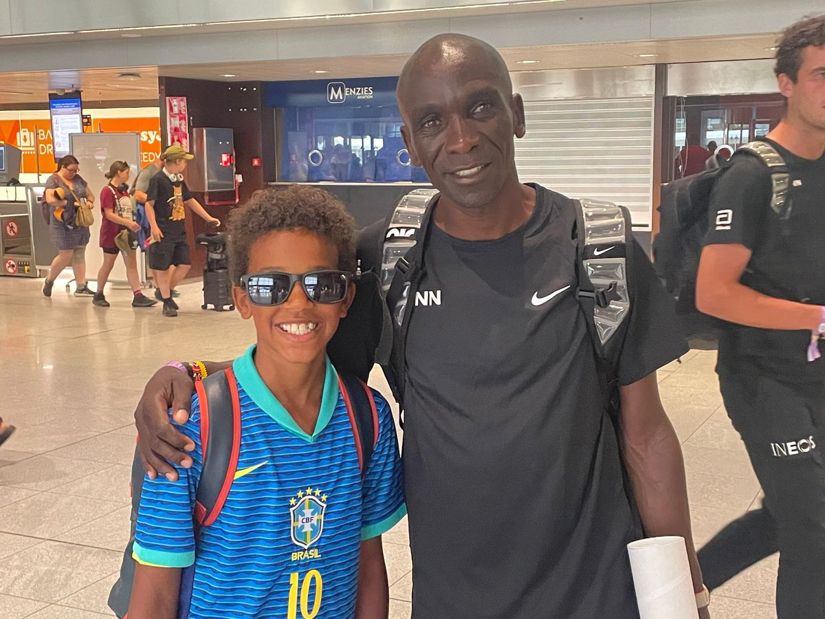 Meeting a legend at Barcelona airport yesterday - we are still on a high! Asante sana <a href="/EliudKipchoge/">Eliud Kipchoge - EGH🇰🇪</a> for taking the time to speak to us