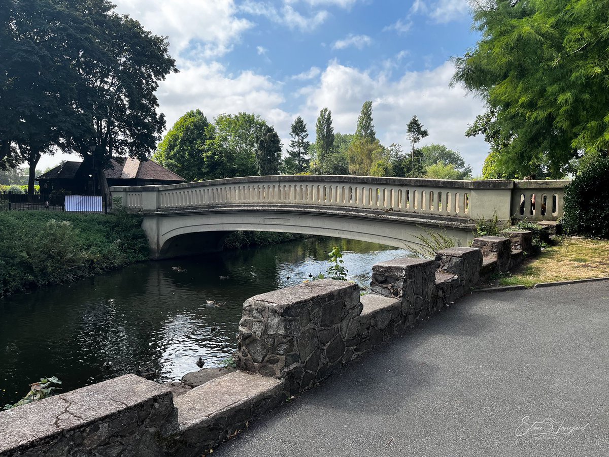 StLaPhotography's tweet photo. Tamworth has really surprised me! Had no idea it was such a nice place?! Gutted I didn’t bring my camera with me. 

#Photography #PhotoOfTheDay
#StudentPhotographer #PhotographyLife #CanonR8 #ThePhotoHour #LensCulture https://t.co/CPfjqIAeVL