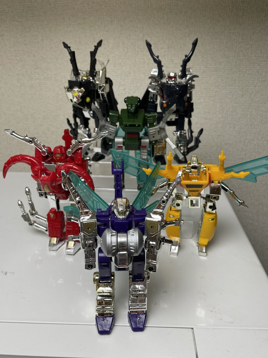 販売　2004年
メーカー　JAM
商品名　メカ昆虫　メタルインセクト
全6種類でそれぞれノーマルとメッキタイプあり
食玩チープトイの中でもメジャー感のある20年前の食玩　
このメカ昆虫は何度もマイナーチェンジやフックトイ展開もしながら販売され続けているので見た事ある確率は高いはず
#平成レトロ