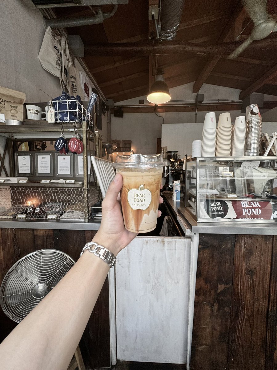 rei_tokyo_cafe's tweet photo. 下北沢で1番カフェラテが美味しいカフェ☕️

📍下北沢 BEAR POND ESPRESSO https://t.co/51ZGKKQOE9