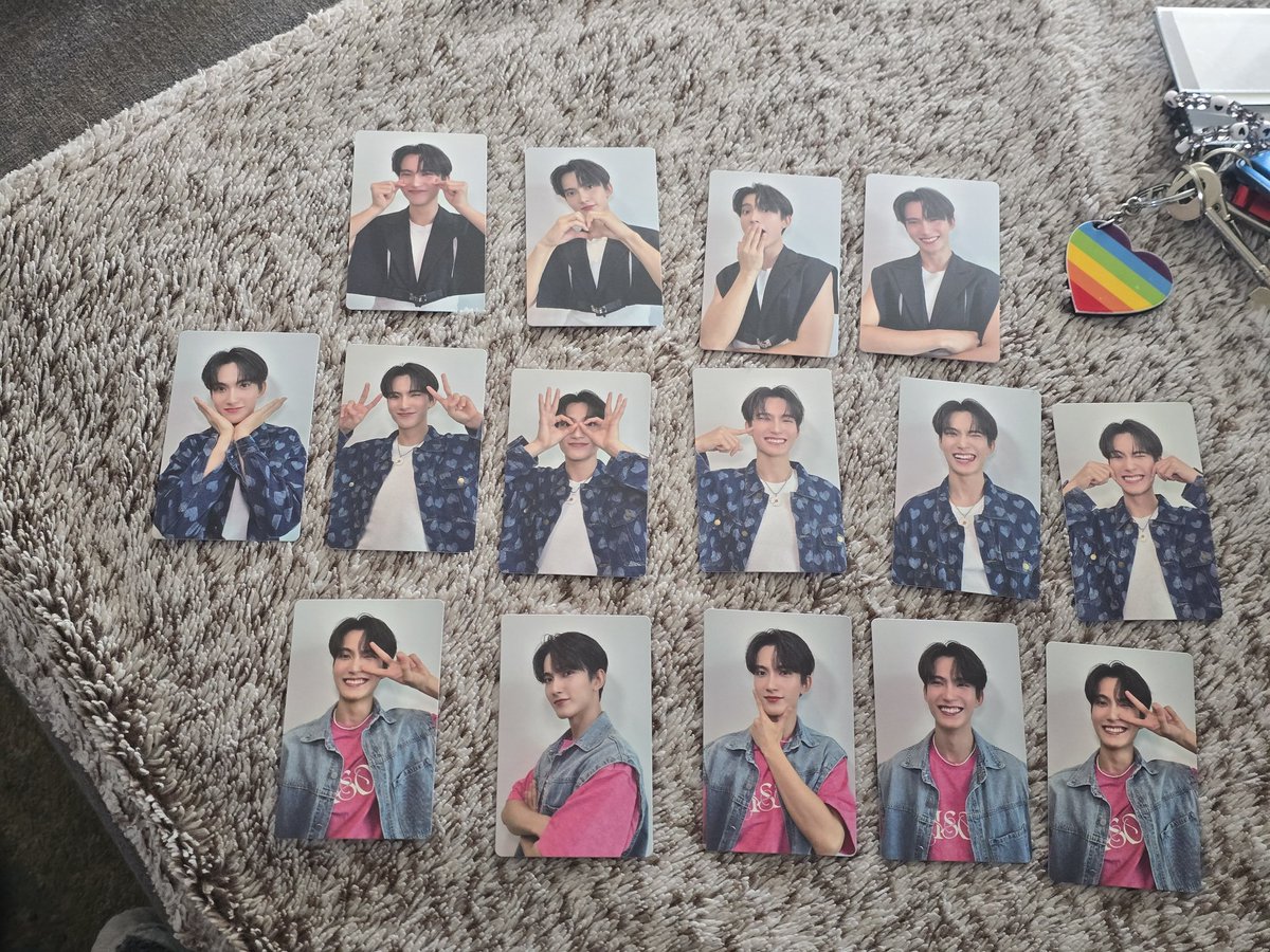 Nonks_07's tweet photo. Finally arrived. Good news, I only got one duplicated pic. Bad news, I didn't get the kitty 🥹
Oh well, it's okay. I am satisfied with all the cards i got either way. My boy is so handsome... His smile melts my heart🤗
#First_Chalongrat
#รักแรกของเฟริสท์
#1stLoveCollection https://t.co/RLRUZ29Nl1