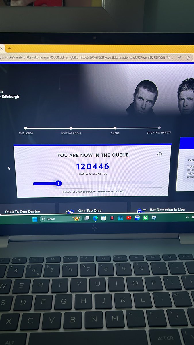 LucyyLoo22's tweet photo. @oasiscentral_ Managed to get into this queue at 9.45 (trying since before 8am). Started at 159k - WHY IS IT TAKING SO LONG? https://t.co/DkTVdnHafD