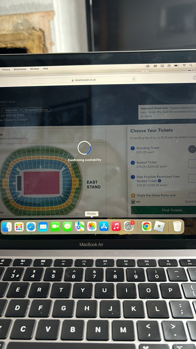 Soooo….are tickets sold out yet <a href="/TicketmasterUK/">ticketmasteruk</a>?! Spinning circle of death every time I select tickets, but this time it actually told me seat numbers before the current spinning circle! 😩#Oasis25