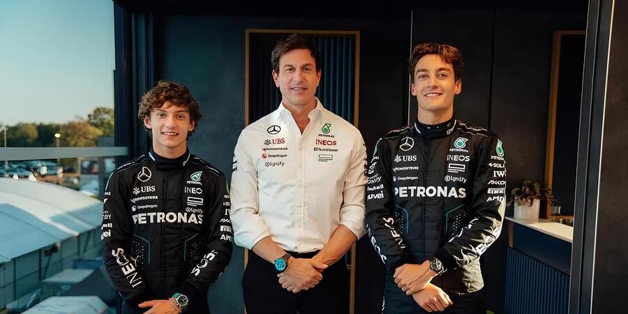 beyondf1grid's tweet photo. Breaking News: Mercedes has finally confirmed rookie Andrea Kimi Antonelli as George Russell's team mate for 2025, with the Italian stepping up from F2 to replace Lewis Hamilton. #MercedesF1 #KimiAntonelli #fullpush #F1
ℹ️ https://t.co/lVNCFbnBxo https://t.co/LvHsf1C73H