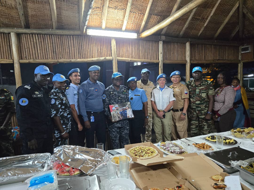 MonuscoPolice's tweet photo. 30/08/24 , un pot d'au revoir a été  offert au Gl de Brigade Assane Beye, Chef de la @MonuscoPolice en fin de mandat .Etaient présents les sections civiles à savoir le  personnel de la DSRSG,le DMS AI et le Cdt de la Force ainsi que Chefs sections UNPOL de #Goma. https://t.co/7cyMRZkmsM