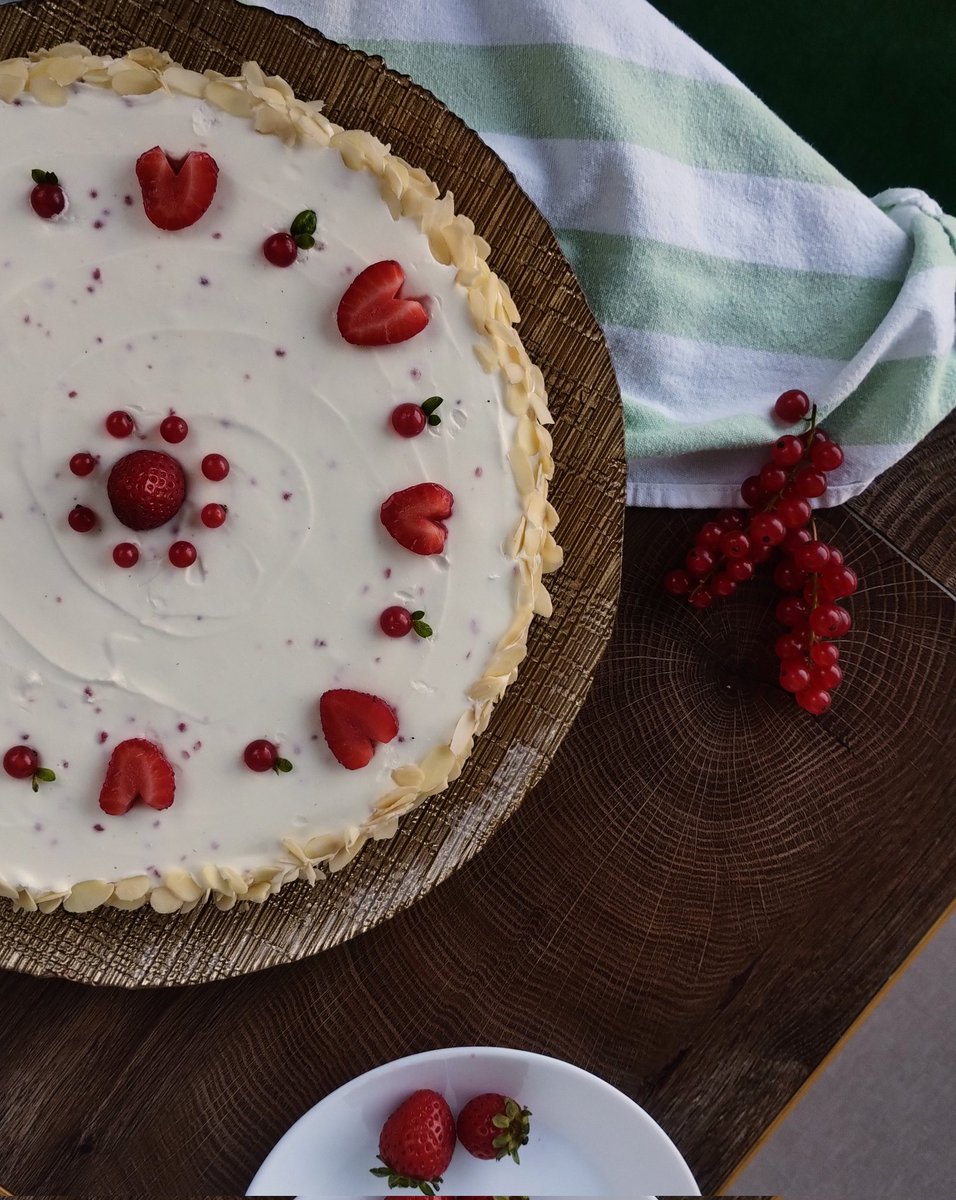 boletogiallo's tweet photo. strawberry cheesecake ⋆˖♡ https://t.co/xdD4HO32gC