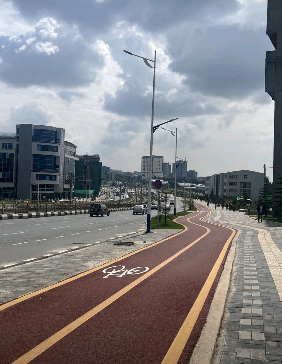 johnsonkilangi's tweet image. Addis on an ambitious plan to build Africa&apos;s longest safe walking and cycling lanes in the city. #SustainableInfrastructure #InclusiveInfrastructure
Kwako @SakajaJohnson