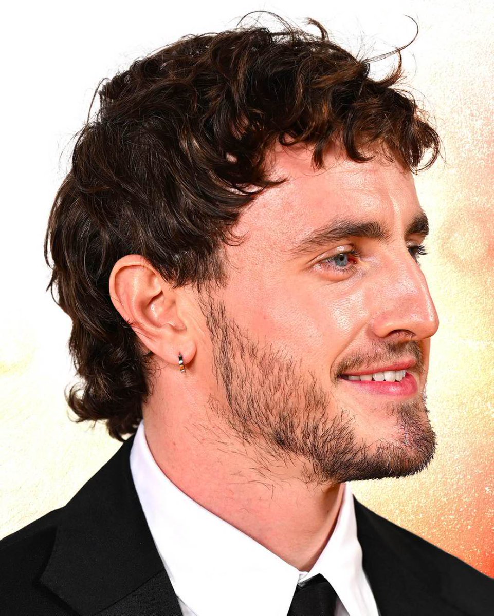GQ_France's tweet photo. Plus élégante que le #mullet, la #modcut est la nouvelle coupe de cheveux qu’il faudra absolument adopter à la rentrée. 

🔗 : https://t.co/ROsqnfSSVW https://t.co/c9fgiauVot