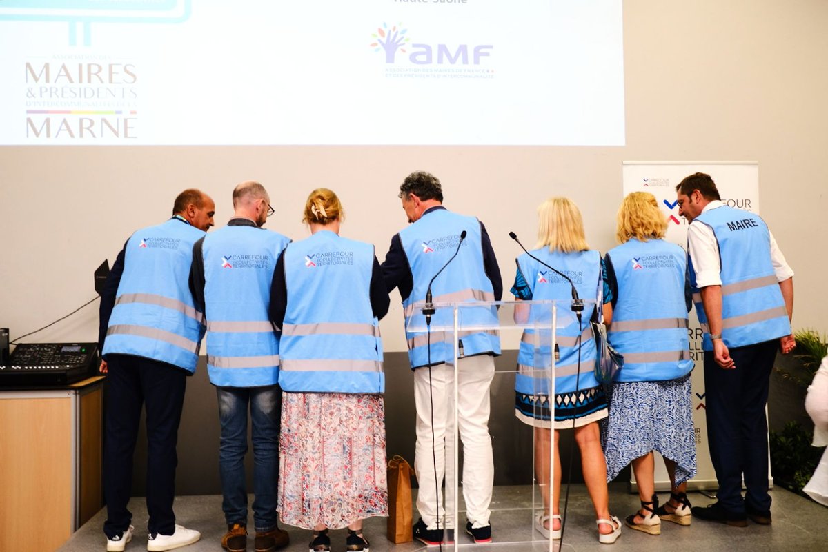 #Carrefourdescollectivités
Alain Chrétien, Président de l'association des maires de Haute Saône et vice-président de l'AMF, nous a fait l'honneur de sa présence pour des propos d'actualité et un clin d'oeil à la sécurité des élus...