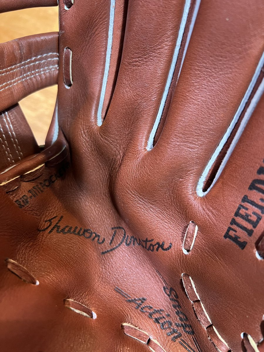 tcbradley23's tweet image. Had to buy this glove when I saw #ShawonDunston name on it.  One of my favorite players as a kid.  Spent many an afternoon watching the @Cubs play on #WGN @SdunstonJr333
