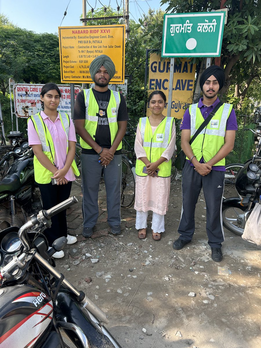 Ravee1313's tweet photo. We had an amazing day at Labour Chownk, Sular, where our team of passionate volunteers and #RoadSafetyMASCOTS came together to make a difference! 
Today’s CHIPKAR Camp was all about protecting those who use cycles for work, ensuring they stay safe on the roads.
A huge THANK YOU! https://t.co/VhMuxcdBKC