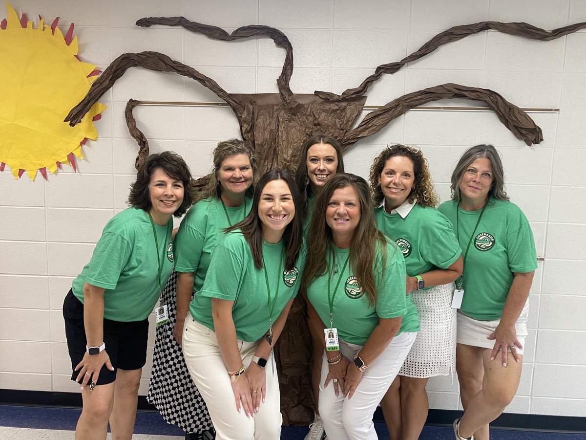Mrs. Duffer (@mrsduffer3) on Twitter photo So thankful to work in the penthouse with these amazing teachers! ❤️🐊<a href="/GreenbrierGator/">Greenbrier Gator</a> So thankful to work in the penthouse with these amazing teachers! ❤️🐊<a href="/GreenbrierGator/">Greenbrier Gator</a>
