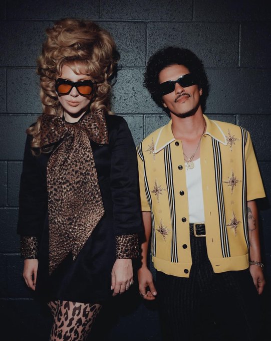 chartdata's tweet image. Lady Gaga and Bruno Mars' "Die With A Smile" remains at #1 on the global Spotify chart with 9.84 million streams. It has now spent 7 days at #1.