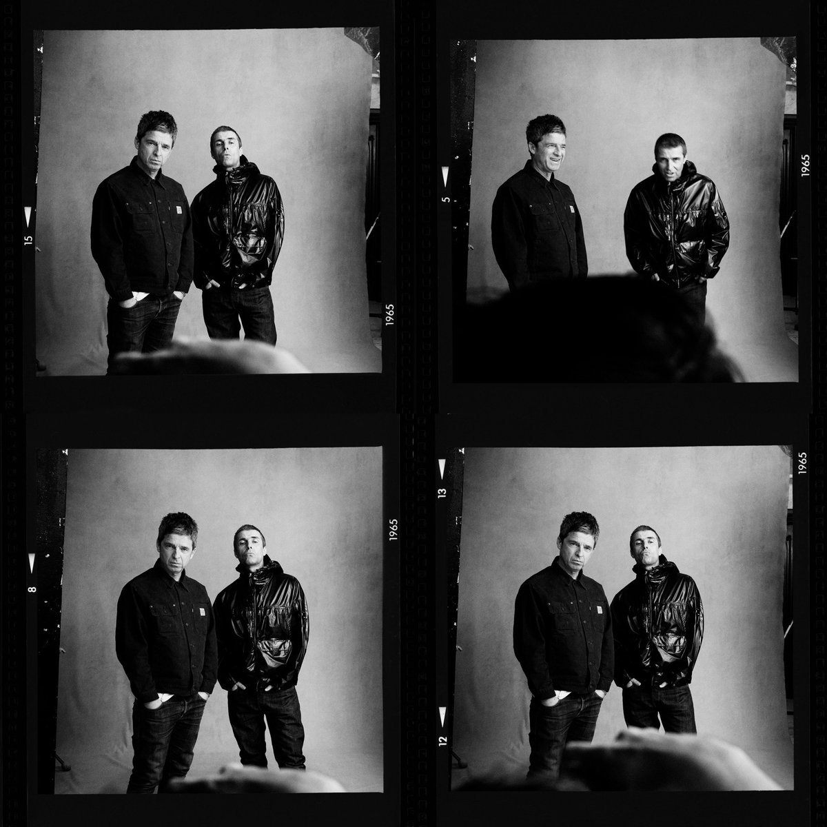 BANGShowbiz's tweet image. Exclusive new behind-the-scenes images of Noel and Liam laughing and joking have been released, taken by @simon_emmett 
We never thought we would see the day! 
#OasisLive25 #oasisreunion #bangpremier #bangshowbiz 

bangpremier.com/story/8/314369…