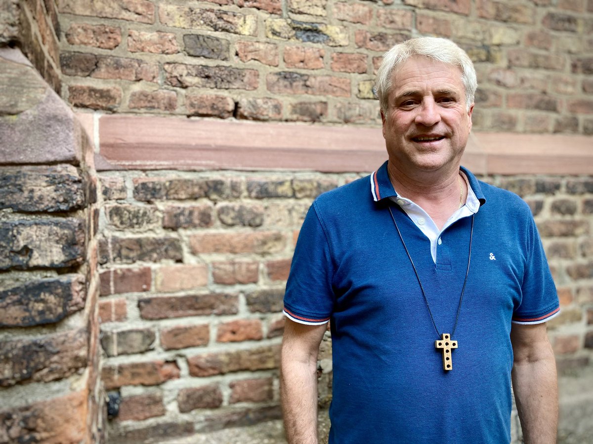 Pfarrer Markus Schmidt nimmt einen Moment Auszeit.

In einer persönlichen Mitteilung schreibt er warum, und was ihn auf seinem Weg nun Kraft gibt.

👉stjosef-frankfurt.de/beitrag/keine-…