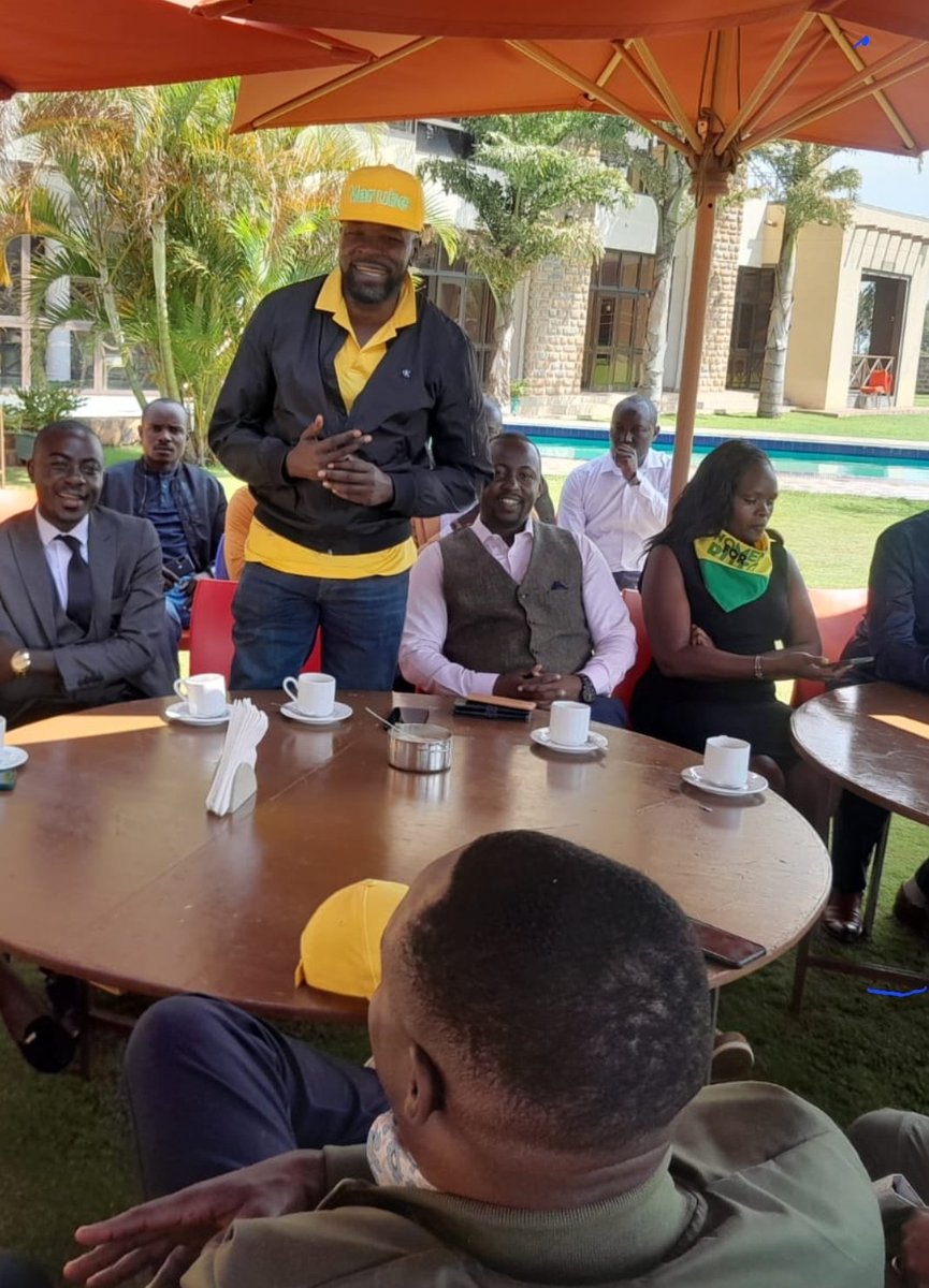 OmbetaC's tweet photo. Nikikumbuka niĺikua na nyenyekea mbele ya Malala na UDA...... kichwa kinauma... https://t.co/P9E1hnxfti