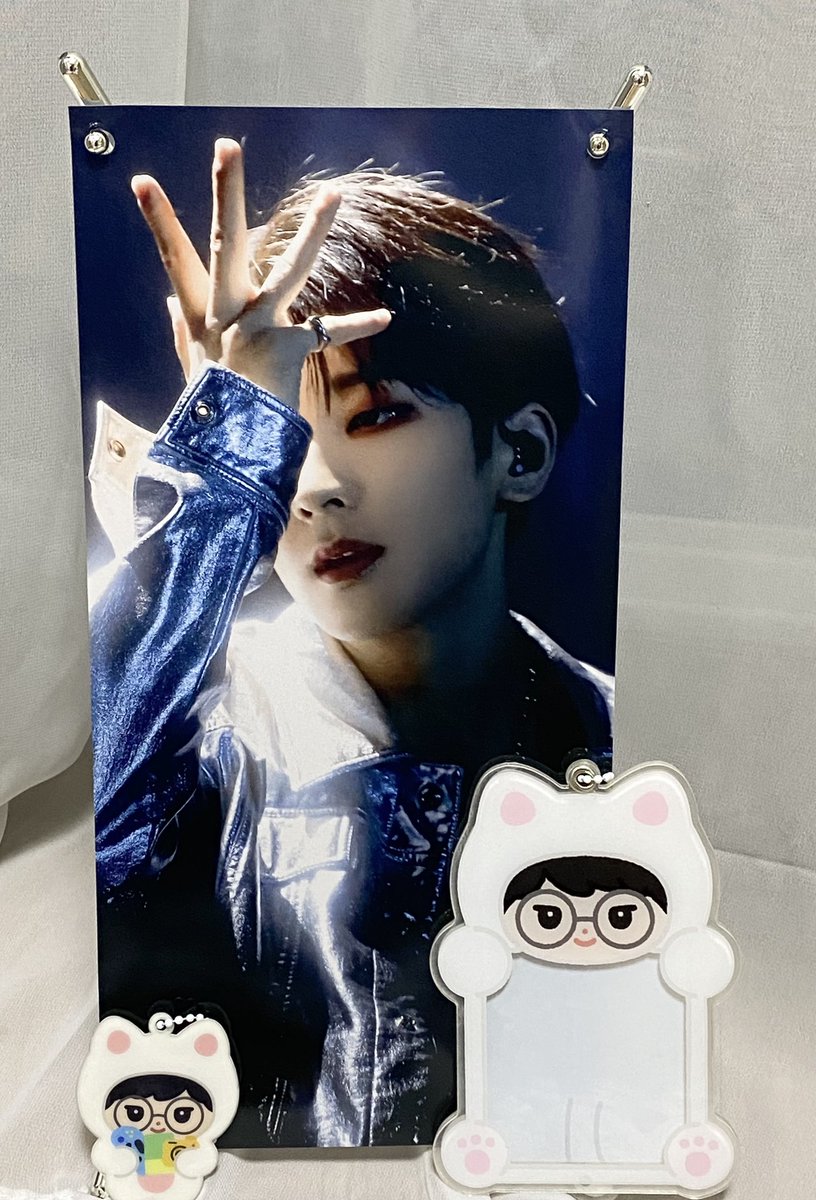 왔다!!! 원우생카때 못샀던 굿즈~~
너무이쁘자나💜💜
마이홈 원우존이 점점 꽉차고 있어 너뮤좋다

 #원우의시간들 <a href="/am717pm/">7:17</a>