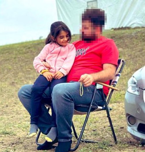 Çocuklarınıza amca dayı akraba vs. kimsenin kucağına oturmaması gerektiğini öğretin!

Narin in başına neler geldiğini bilyoruz.