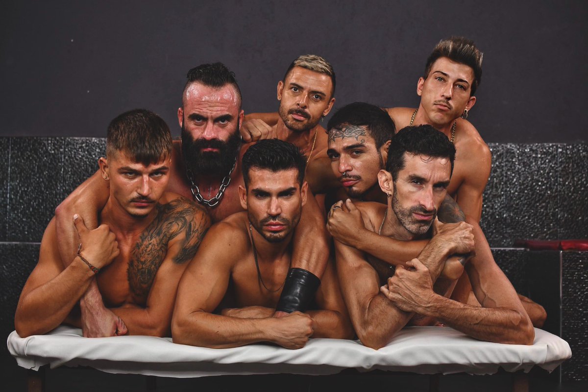 Calentando motores🥵 🔥 Primera producción de la mano de estos pivones🤤🤤
🎬: <a href="/leobulgarix/">LEO BULGARI 🇨🇴</a> <a href="/BeardedMasterX/">THE BEARDED MASTER ⛓️</a> <a href="/rudygram_xxx/">Rudy Gram</a> <a href="/caindelatorre/">Caín de la Torre</a> @tommy_storm_ <a href="/rubenred13/">rubenred13</a> 
📸: <a href="/manredel/">Ramon Redel</a>