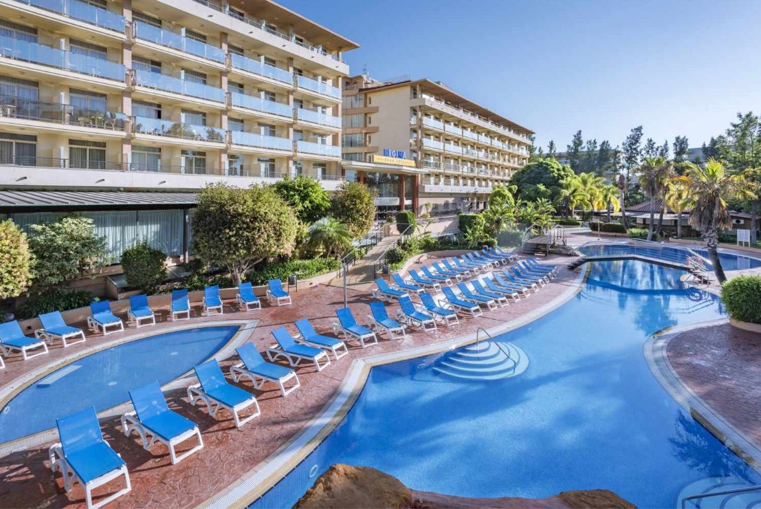 tripdiscounter's tweet image. ☀️ Ontsnap nog even naar luxe met een zonvakantie in het 4-sterren Regina Gran Hotel Costa Dorada! Geniet van zon, zee en comfort. vanaf € 320,-🌴🏨 #Zonvakantie #CostaDorada

Boek nu een late zonvakantie☀️
tripdiscounter.nl/product/23098-…