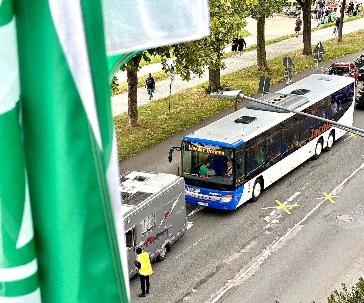 Janosch Lenhart (@willi_windich) on Twitter photo Wenn ich reich und berühmt bin, dann kaufe ich euch 1 fancy Mannschaftsbus <a href="/werderbremen/">SV Werder Bremen</a> - in den richtigen Farben☝️ #werder #svwbvb #bremen Wenn ich reich und berühmt bin, dann kaufe ich euch 1 fancy Mannschaftsbus <a href="/werderbremen/">SV Werder Bremen</a> - in den richtigen Farben☝️ #werder #svwbvb #bremen