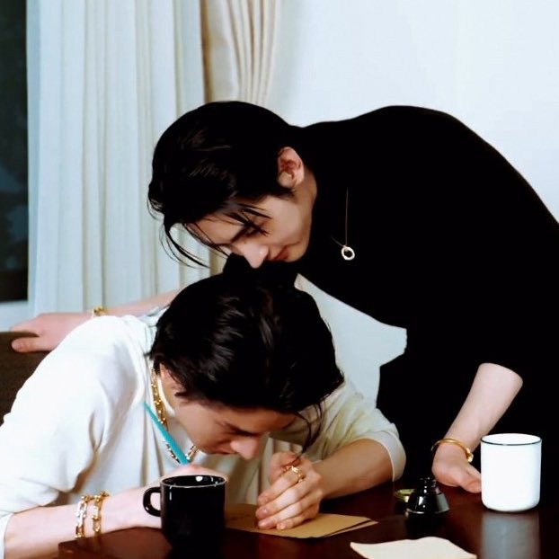 KumaPARK2's tweet photo. 🐩: What chu doing? Lemme seeee
🦮: 🤫 https://t.co/UlPRFn6Rjl