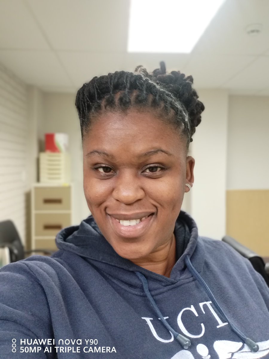 PearlYeGrootman's tweet photo. A girl must be Degree-d in order to survive this cold front. #UCTGraduate https://t.co/IfMvDiVSPC