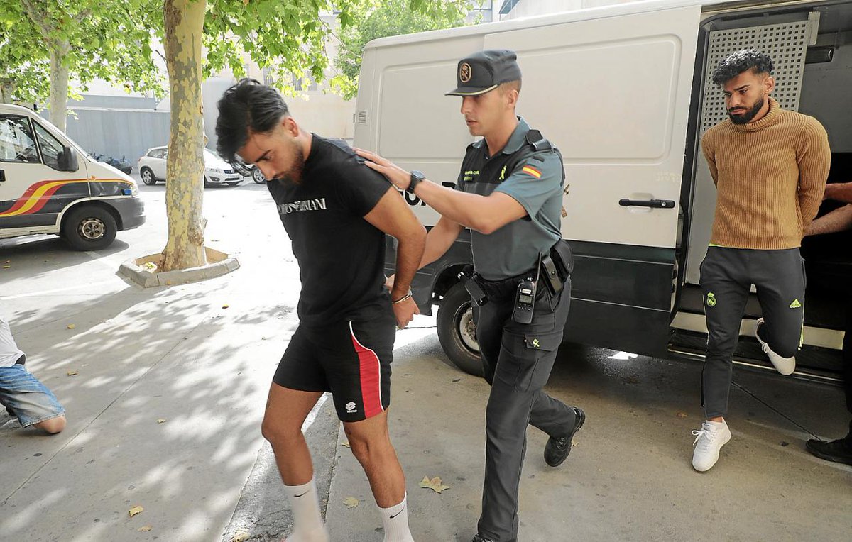 RobertoVaquero_'s tweet photo. 🔴 Dejan en libertad bajo fianza a la “manada alemana". 

Estos cuatro sujetos de origen turco asaltaron y violaron a una turista alemana en la Playa de Palma en 2023. https://t.co/7D8fydcGs5
