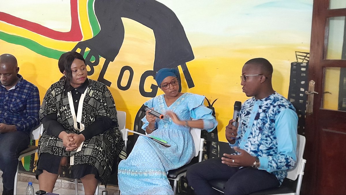 mamadoubhoye101's tweet image. L&apos;avenir du blogging à l&apos;ère du numérique, thème d&apos;une conférence débat animée par des membres de l&apos;association des boggeurs de Guinée 
#Ablogui ce samedi 31 août à Conakry.  #Kibaro #Guinée