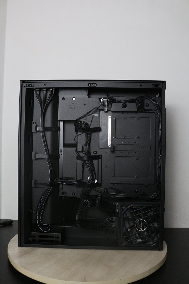 Eng_S4OG's tweet image. كيس NZXT H7 flow 2024 رهيب جداً😍😍💙

فيه كمية مساحة رهييبة