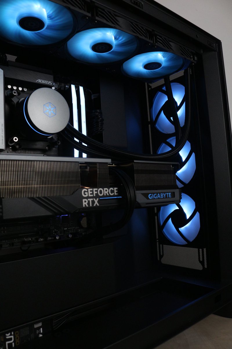 Eng_S4OG's tweet image. كيس NZXT H7 flow 2024 رهيب جداً😍😍💙

فيه كمية مساحة رهييبة