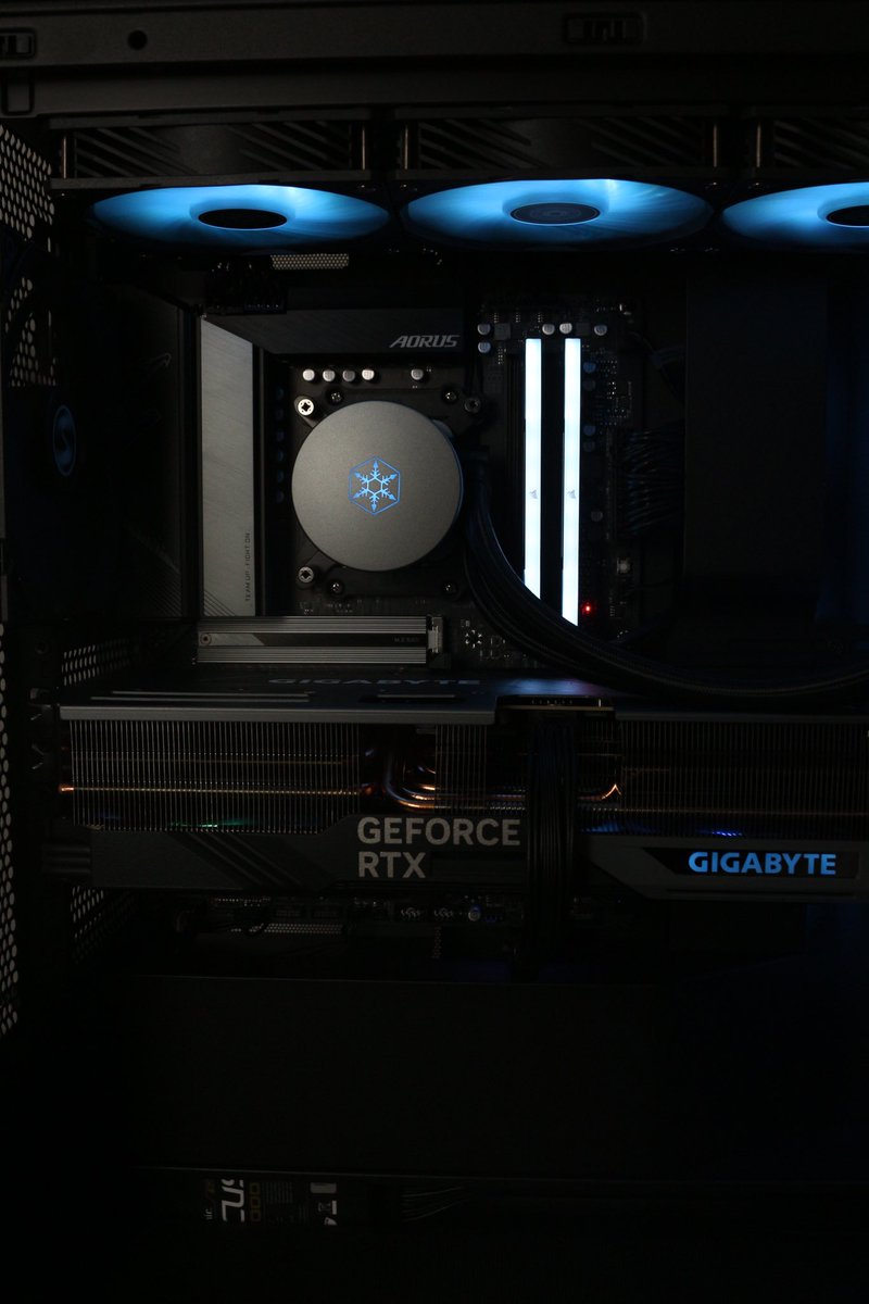 Eng_S4OG's tweet image. كيس NZXT H7 flow 2024 رهيب جداً😍😍💙

فيه كمية مساحة رهييبة