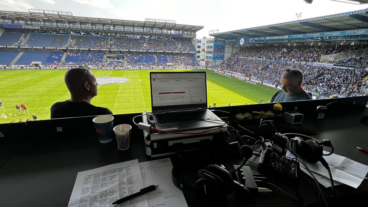 Um 14 Uhr geht’s los. 🖤🤍💙

#Arminia #DSCSVS