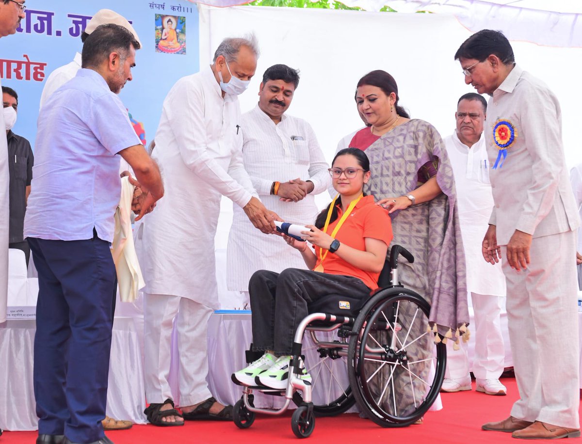 ansu__jat's tweet photo. पेरिस पैरालंपिक में महिलाओं की 10 मीटर एयर राइफल में राजस्थान की बेटी अवनी लेखरा को स्वर्ण पदक व मोना अग्रवाल को कांस्य पदक जीतने पर हार्दिक बधाई एवं शुभकामनाएं। https://t.co/LJpod5LWWA