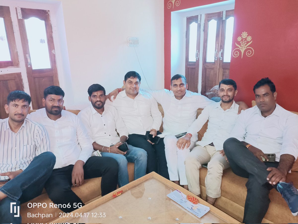 समय का पहिया चलता है।
इस पहिये के साथ किसी का भाग्य बदलता है।💫

मै, मेरे दोस्त, मेरे भाई।🔥❤️💪

आज #वक्त , #दोस्ती पर दो- दो लाइन हो जाये।
#friends 

🙏🤝🙏