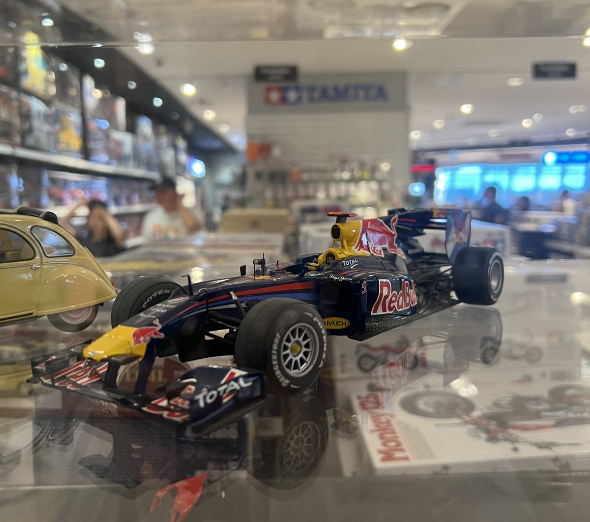 Shyug_F1's tweet photo. 용산에 가면 보물찾기 하듯 좀좀따리 에프원 카를 발견할 수 있음....🏎️ https://t.co/ACCTYj1akc