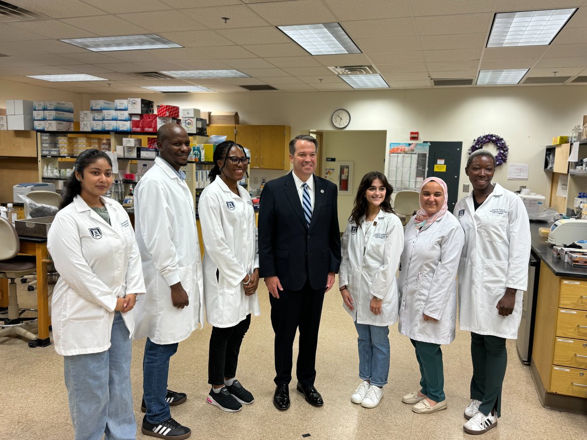 Our new university President is all about research. Thank you, Dr. Keen, for meeting with faculty and graduate students and for your support of research!
<a href="/MCG_AUG/">MCG</a> <a href="/AUG_University/">Augusta University</a>
