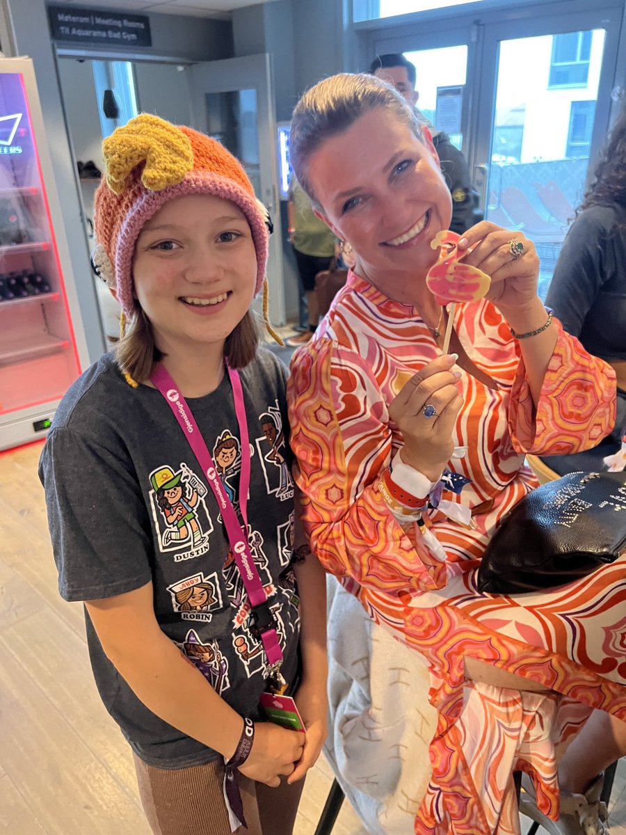 PancakeBot's tweet image. Congratulations to Princess Märtha Louise for her wedding!
Lily made pancakes for them last year!